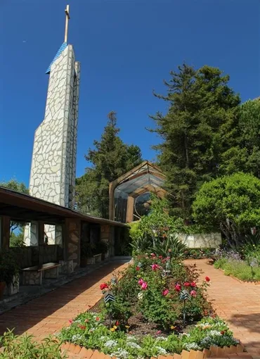 ウェイフェアズ・チャペル（Wayfarers Chapel）の今後は？美しいガラス建築と再建への道のりとは？地滑りによる閉鎖と再建、そして多くの著名人が結婚式を挙げた場所ウェイフェアズ・チャペル