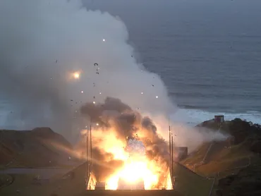 イプシロン」ロケットの回目の試験でまた爆発–「前回の対策が十分かを含めて原因を究明」