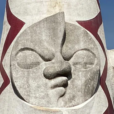太陽の塔、生命の樹を巡る旅：岡本太郎の芸術と万博の記憶 (？)48年ぶりに内部公開！ 太陽の塔の全貌