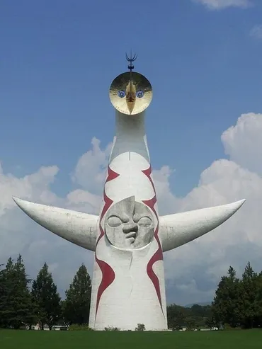 太陽の塔:岡本太郎がデザインした日本万国博覧会のシンボル(昭和45年:建設)