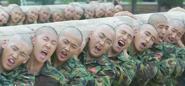 写真】訓練を受けている海兵隊の新兵
