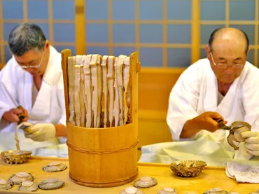 鳥羽市国崎で伊勢神宮に納める熨斗アワビ作り 2000年超続く ...