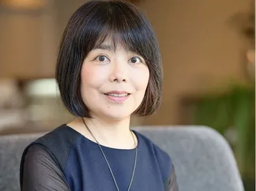 俵万智さんの短歌『蛇行する川』とは？ 焦らない生き方を読み解く『蛇行する川には蛇行の理由あり』短歌に込められたメッセージとは？