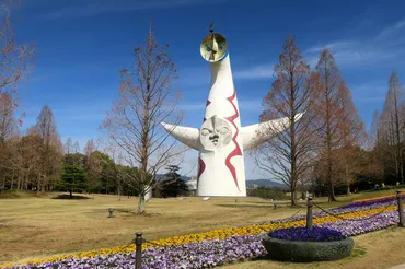 《太陽の塔》とは？岡本太郎の魂が宿る巨大モニュメントの魅力とは？岡本太郎《太陽の塔》：万博の象徴、内部公開、未来へのメッセージ