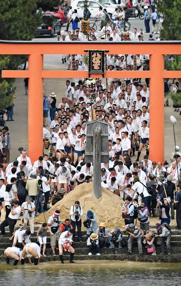 博多祇園山笠の安全祈願で「全流お汐井とり」
