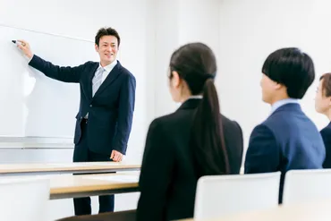 塾講師の平均年収は？年齢・性別ごとの年収や収入アップの方法を解説 
