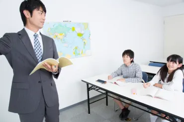 学習塾講師(塾の先生)になるには?仕事内容や向いている人・目指せる大学について解説