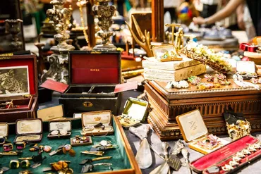 アークヒルズ「赤坂蚤の市」過去最大200店出店、アンティーク家具の販売&ミュベールのリメイク品も