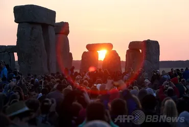英ストーンヘンジの夏至祭り、今年は4万人集結 写真14枚 国際ニュース:AFPBB News