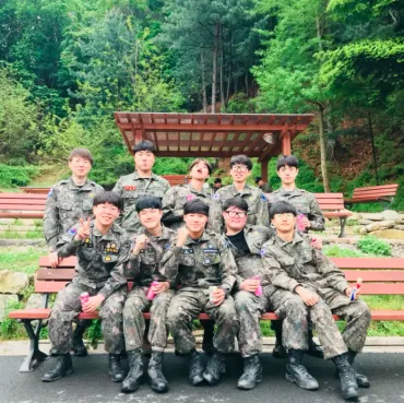 韓国の徴兵制度とは？(兵役義務、BTS、女性徴兵制)について解説韓国の徴兵制度：義務と変化、検査から復帰まで、芸能界への影響、そして女性徴兵制を巡る議論
