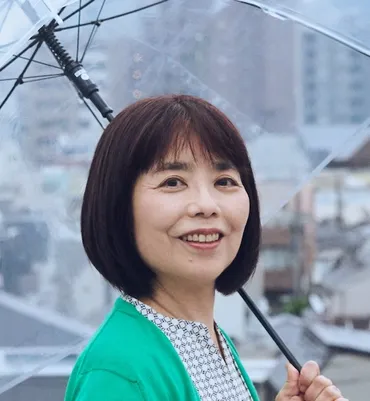 俵万智の世界観を紐解く!歌人・俵万智と、言葉、子育て、そして未来への想いとは?俵万智:言葉の紡ぎ手、母としての顔、そして未来への眼差し
