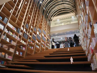 早稲田の知の拠点、国際文学館（村上春樹ライブラリー）とは？早稲田大学国際文学館の魅力、隈研吾デザイン、アクセス情報など