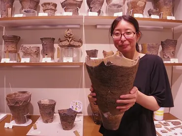 南山大学人類学博物館で展示品に触れる。縄文土器のさわり方解説 ...