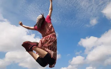 浮かれポンチ」は死語？ 意味と使いどころ