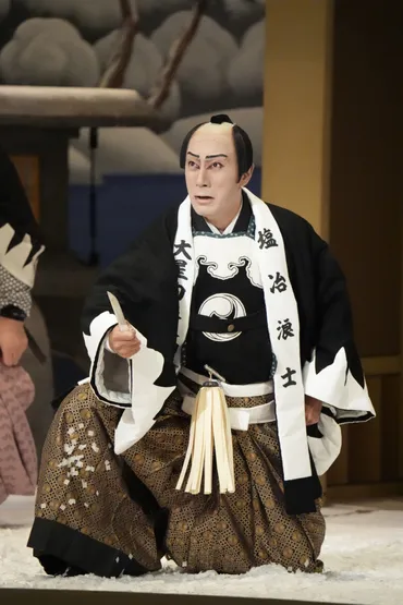 イヤホンガイドで初心者でも安心！歌舞伎の音と美で魅了される『双仮名手本三升 裏表忠臣蔵』 – エントレ