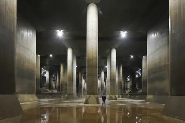 防災地下神殿・首都圏外郭放水路の威容 – NPO法人 国際環境経済研究所