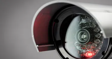 イベントカメラとは？フレームカメラとの違い・仕組み・画像認識AIとの連携