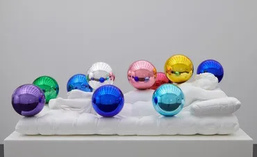 ジェフ・クーンズは何がすごい？キャリアや代表的な芸術作品、見られる場所も紹介 