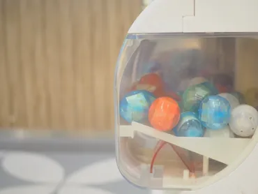 急拡大するガチャガチャ市場に学ぶ、ターゲット層の拡大と「遊び心」