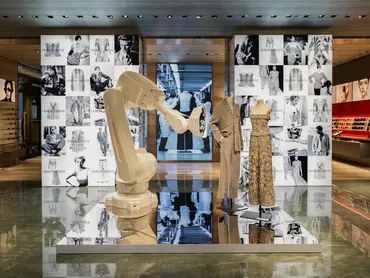 ジョルジオ アルマーニ」が創立50周年を記念し、アーカイブ展を銀座で開催