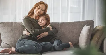 子どもの自己肯定感を上げる「甘えさせ」。親にたっぷり甘えた子ほど自立が早い！ 