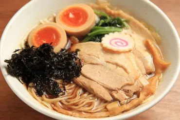 小さな港町・新潟県出雲崎町で日本海のでっかい夕日を。定食にラーメンに、海のおいしさがきらり