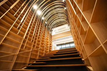 早稲田大学 国際文学館《村上春樹ライブラリー》唯一無二の隈研吾×村上春樹 ワールドに浸る 