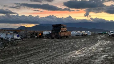 泥沼と化した「バーニングマン」で顕在化した゛対立構造゛の深さ 