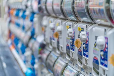 カプセルトイが拓く停滞市場の未来—゛新しい顧客体験゛を武器に成長するニッチ戦略【診断ノート】 