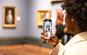 ナショナル・ギャラリーとインフルエンサー：SNSで変わる美術館の姿とは？200周年記念、SNS戦略で若者世代へアプローチ