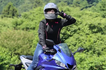 ツーリングでもお馴染み!? ライダーたちがすれ違うたびにするヤエーの意味とは 