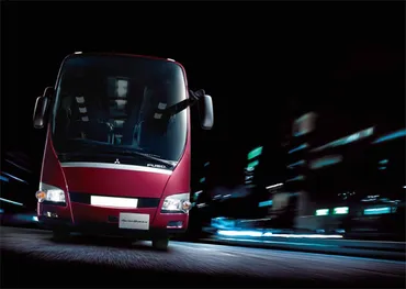 高速バス・夜行バス 子連れや未成年も利用できる？乗車方法や注意点などを徹底解説！高速バス・夜行バス 利用ガイド：年齢制限、持ち物、快適な旅のヒント