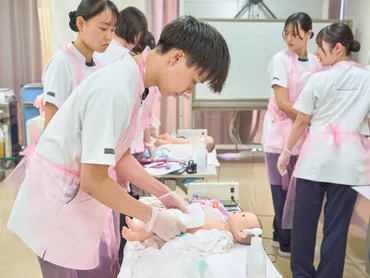 看護学部の新設ラッシュ、その理由は? 男子学生が増える新しい動きも