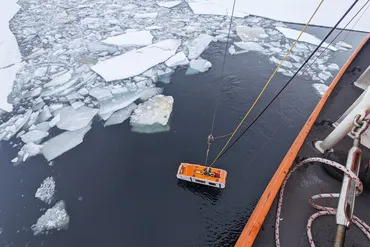 南極の氷を調べる自律型海中ロボットの一番の理解者として 