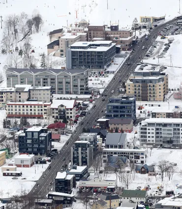 ニセコ、変貌と未来への課題：外国人観光客と不動産投資、日本のリゾート地の明暗？ニセコ、東急の夢から海外マネーの奔流、そして未来の展望