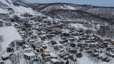 記録的な円安が「海外の投資家」を北海道のスキーリゾートへ ...