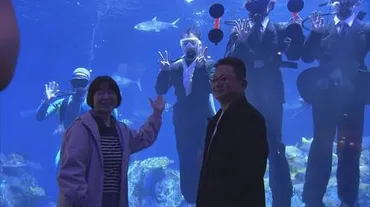 門出の舞台は｢水槽の中｣ 3000匹の魚たちとともに恒例の｢水中入社 ...