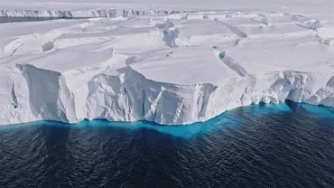 地球沸騰化時代、南極「棚氷」を解かす海の謎に挑む日本の観測隊