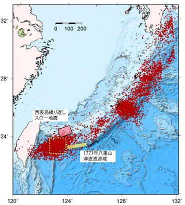 琉球海溝での浅部超低周波地震の分布