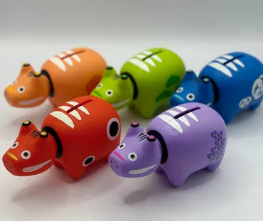 東北限定カプセルトイ「赤べこ」貯金箱、好評につき第弾。色彩豊かな種+シークレット種