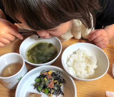 給食をのどに詰まらせ小学年の男児が死亡ウズラの卵による窒息か:朝日新聞