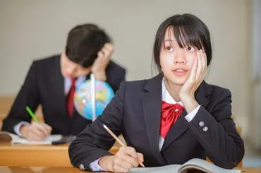 高校生・中学生必見授業中にできる暇つぶし方法【先生に怒られないバレない】