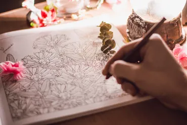 自分と向き合うリラックス時間を。「大人のぬり絵」つのメリット