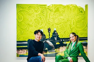 モデル・長谷川ミラが、コレクターの竹内真と対談。「心のレンズ」展が伝えるアートの力、文化の価値