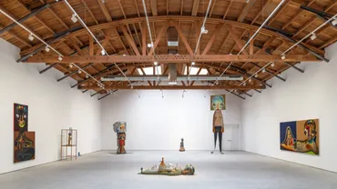 加藤泉の個展がロサンゼルスの「ペロタン」で開催、以上の彫刻などを展示