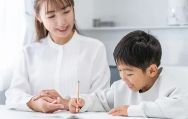 でも集中して勉強できるようになる?勉強法や保護者ができるサポートのポイントを解説